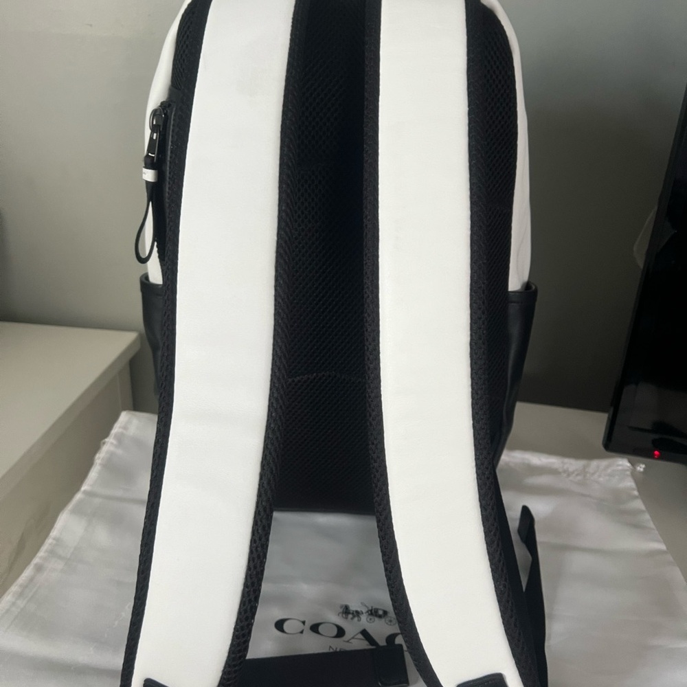 Coach Large Backpack - Picture 5 of 8